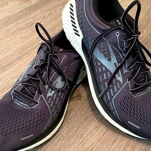Brooks Adrenaline GTS 21 - Size 11 Narrow